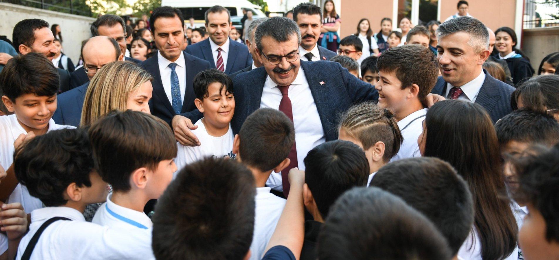 MİLLÎ EĞİTİM BAKANI TEKİN'DEN NASRETTİN HOCA ORTAOKULUNA ZİYARET